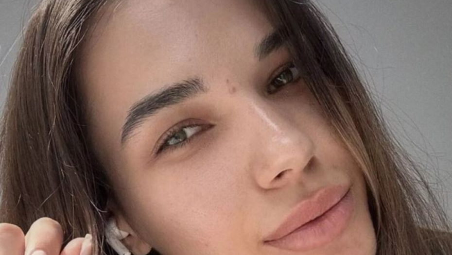 SMUČILE JOJ SE PORUKE Devojka rešila da pronađe muža na ulici, zbog onoga što je uradila ljudi trljaju oči