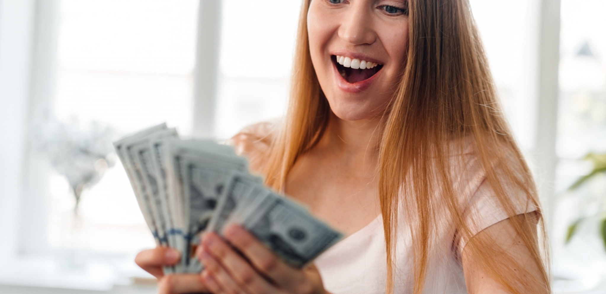 STIŽE OD 8.000 DO 13.000 DINARA! Ove grupe mladih dobijaju pomoć države, a evo i kada