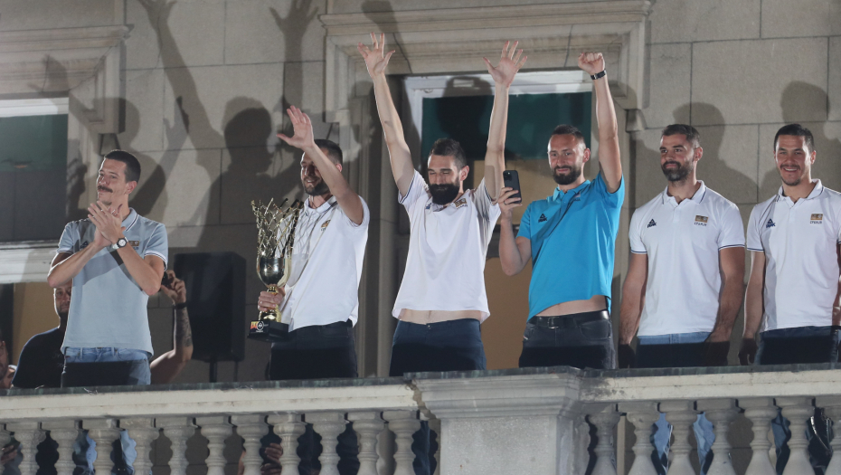 VELIKA JE ČAST BRANITI BOJE SRBIJE Beograd pozdravio petostruke uzastopne šampione Evrope, naše basketaše