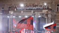 ŠAMPIONSKI DOČEK ZA NAŠE HEROJE Srbija uz suze, baklje i ovacije pozdravila košakaše, basketaše i Noleta (VIDEO)