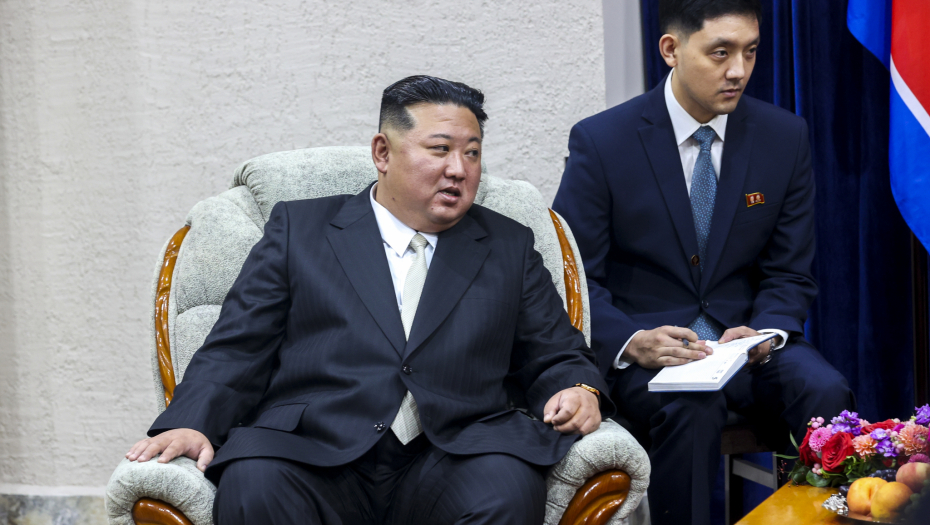 KIM VIDEO ŠTO DRUGI NE SMEJU Putin ga uveo u čuvana vojna skladišta, posle toga poručio je samo jedno