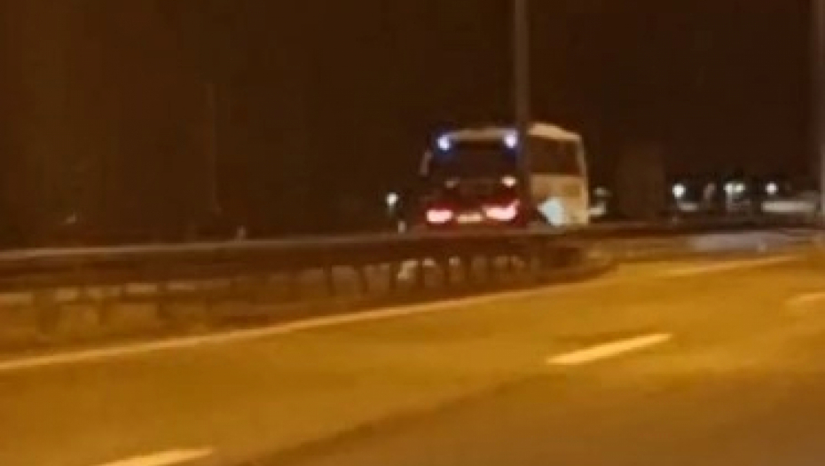 (VIDEO)  NOVA DRAMA NA AUTO-PUTU, ŠTA JE OVIM LJUDIMA U GLAVI?!  Pun gas u kontra smeru