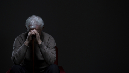 "SVE SAM ULOŽIO U NJIH, SADA SAM OSTAO ODSEČEN KAO PANJ" Ispovest čoveka kojeg su ćerke ostavile u starosti lomi srca