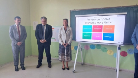 URUČENE DONACIJE TELEKOMA SRBIJA Najsavremenije table za decu Kosova