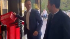 "JUTROS SMO OTIŠLI DA KUPIMO" Ministri ko sav narod u prodavnici po parizer i jogurt, pa na doručak kod Vučića (VIDEO)