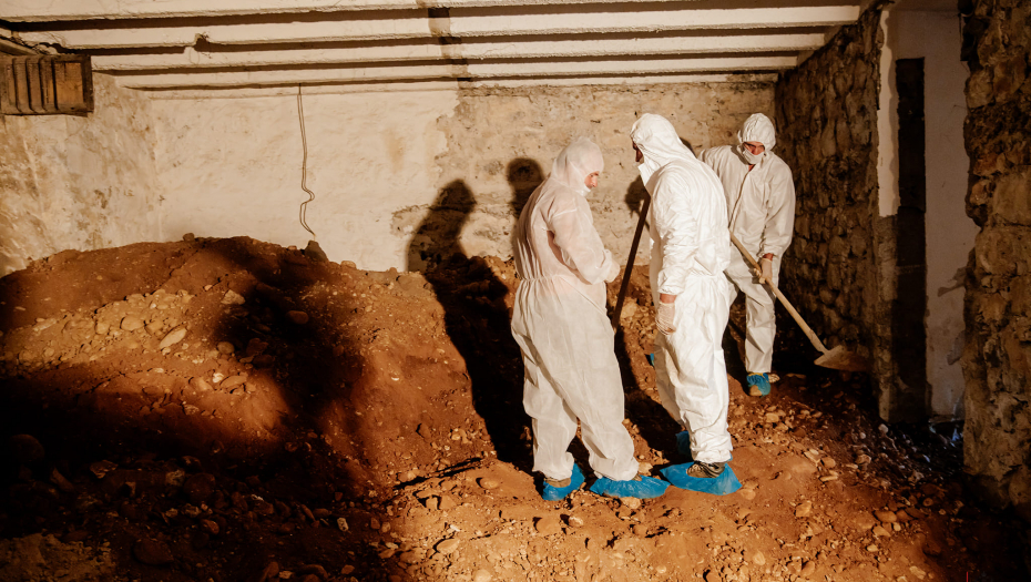 NESTALI PIŠTOLJI I PREDMETI VEZANI ZA KAVAČKI KLAN! Izneseni kroz tunel ispod zgrade suda u Podgorici (FOTO)
