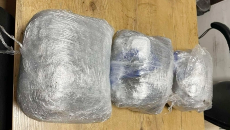 DROGA U SANITETSKOM VOZILU Policija na putu Novi Pazar-Raška pronašla 3,4 kilograma marihuane