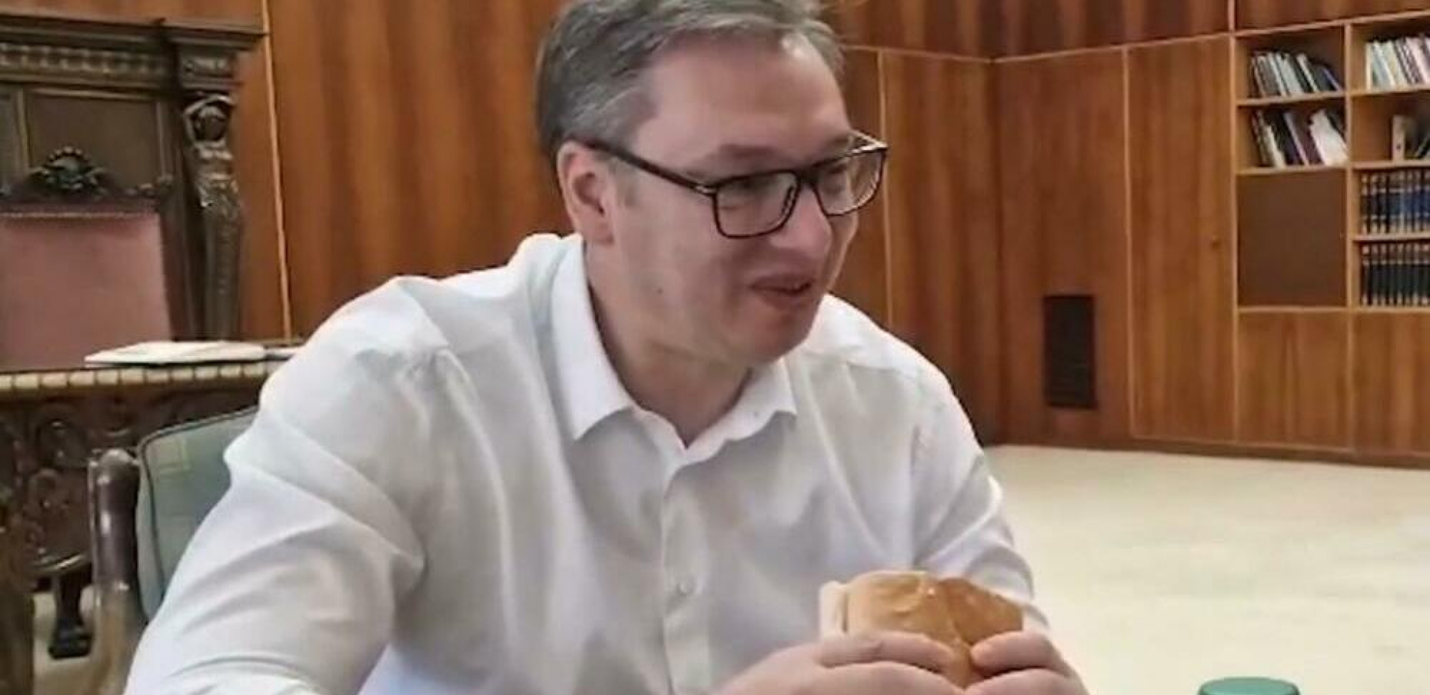 PARIZER U TRENDU ZBOG VUČIĆA Pogledajte šta se dogodilo posle predsednikovog doručka i čuvenog sendviča (FOTO)