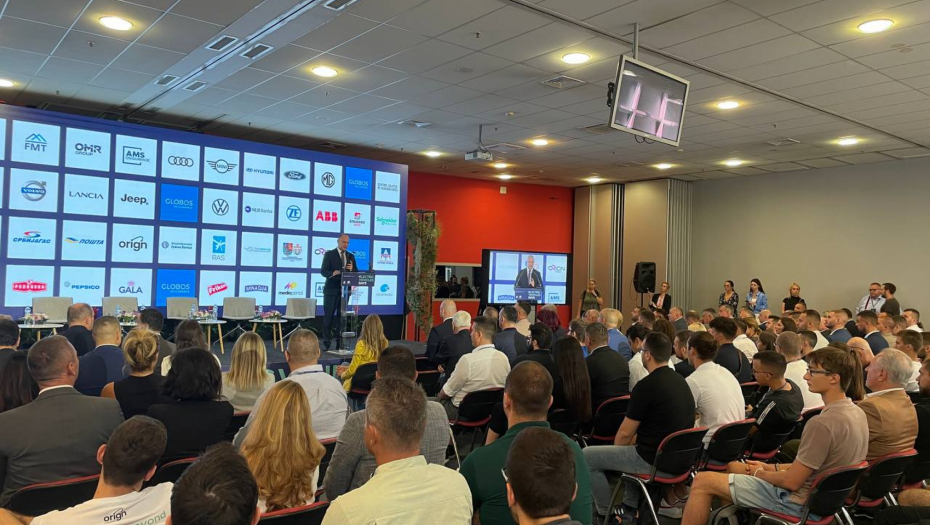 "NOVI SAD JE GRAD BUDUĆNOSTI SRBIJE" Gradonačelnik Đurić sa ministarkom rudarstva svečano otvorio Dane električnih vozila