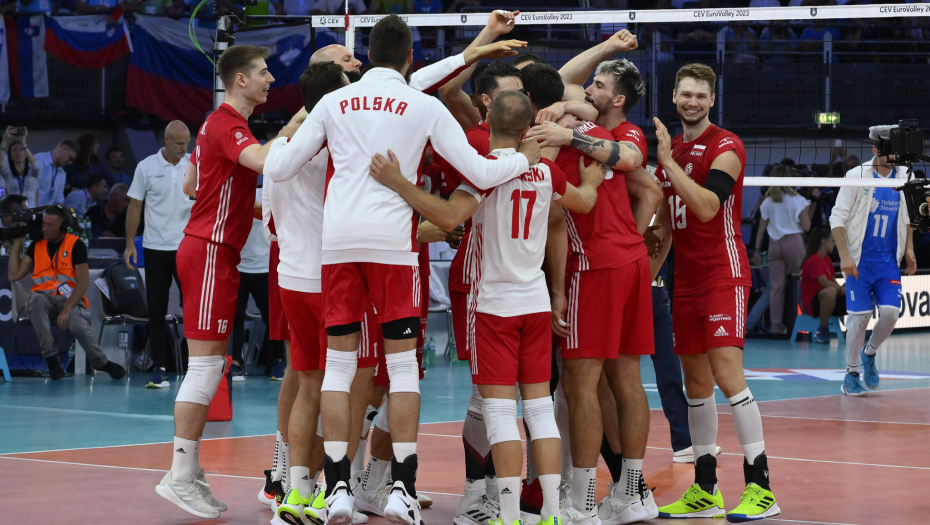 SLOVENIJA PALA POSLE PREOKRETA Grbićeva Poljska prvi finalista Evropskog prvenstva