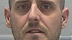 UBIO DEVOJKU I SAKRIO NJENO TELO U KOFER  Slao je poruke prijateljima i porodici pretvarajući se da je ona