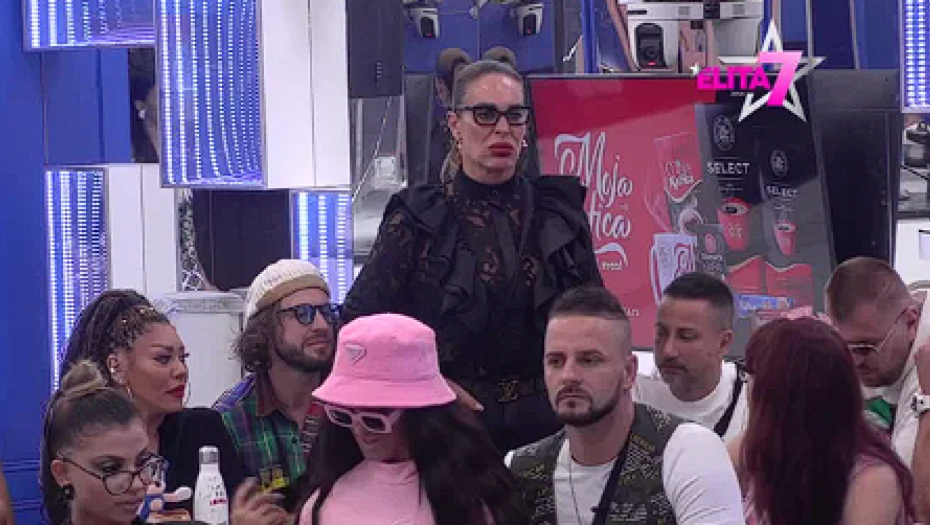 TI SI JEDNA SELJAČINA! Kačavenda brutalno uzvratila Bukiliću na prozivke, on nema ni osnovne kulture! (FOTO)