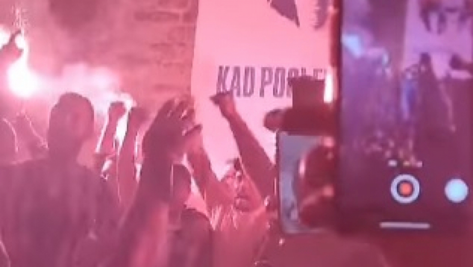 GORI NOVI PAZAR Ljajić stigao, pa poveo pesmu i bacio navijače u trans (VIDEO)