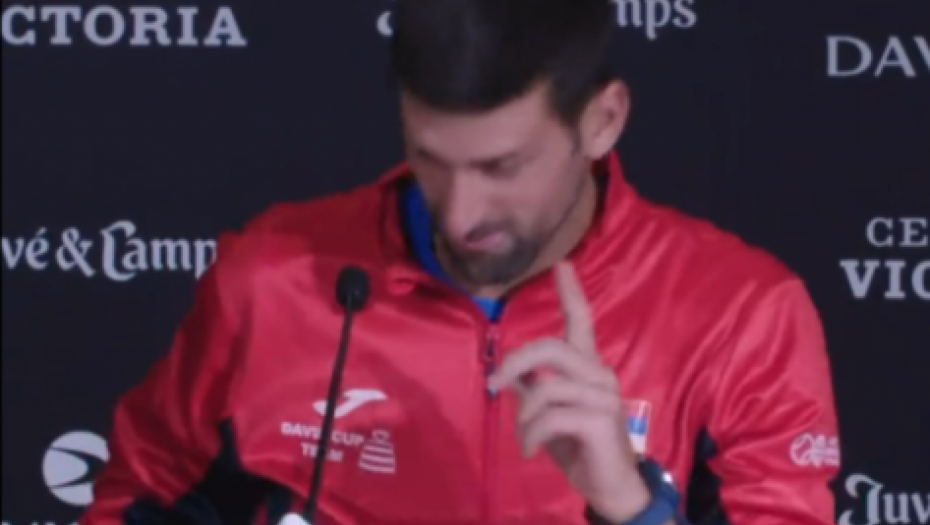 KAKAV CAR Nole momentalno prekinuo konferenciju za medije, a onda uradio nešto čemu se niko nije nadao (VIDEO)