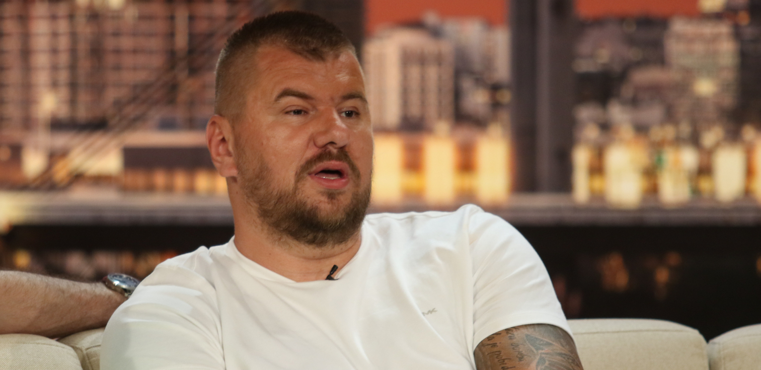 OBE SU ME SAMO ISKORISTILE Janjuš besni po imanju, shvatio da Jovana i Aneli preko njega traže kadar