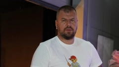 OVAKO IZGLEDA DRUGI JANJUŠEV BRAT: Potukao se sa mlađim koji se skida i prodaje gole fotke! (FOTO)