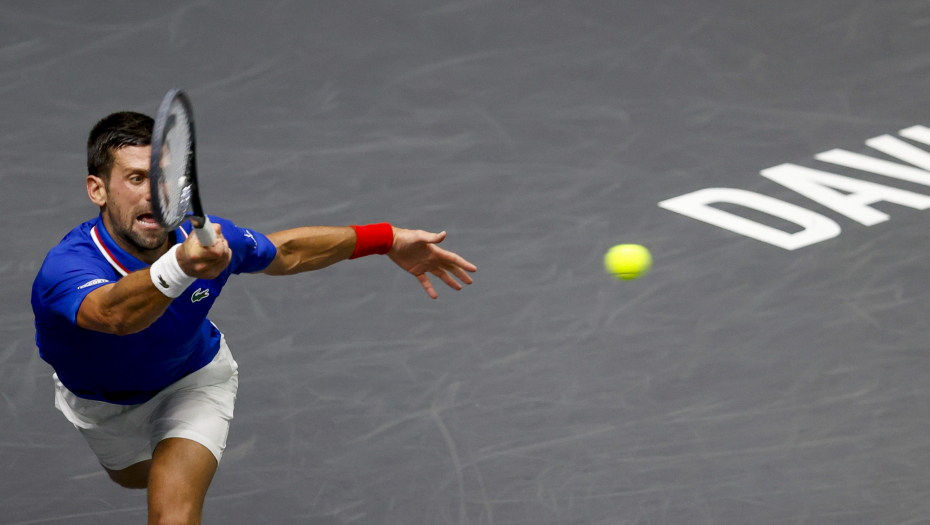 ĐOKOVIĆ GLUMI ISUSA JER IGRA ZA SRBIJU Novi besramni napad na Novaka, Amerikanac se odmah oglasio