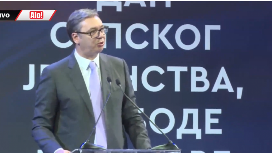 VUČIĆ PRED PUNIM ČAIROM "Hvala narodu koji danas nosi srpsku trobojku i gde je nije lako nositi" (FOTO/ VIDEO)