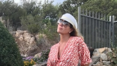 BIVŠA VODITELJKA RTS POTPUNO GOLA! Raspametila izgledom u šestoj deceniji, vrela fotka ostavlja bez daha!