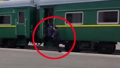 HIT SCENA NA KRAJU POSETE KIMA RUSIJI Voz krenuo bez njih, pratnja trči i uskače (VIDEO)