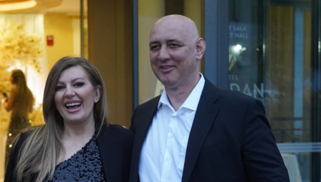 JEDE SE NA PODU, POSNA TRPEZA, ČUVANJE TRADICIJE: Ovako izgleda Badnje veče u raskošnom domu Viki Miljković