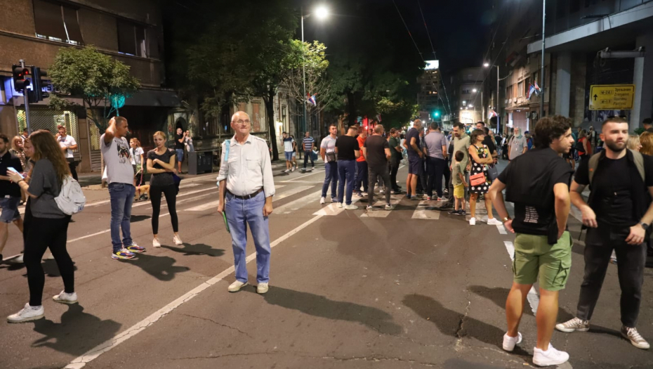 ZAVRŠEN 20. POLITIČKI PROTEST U BEOGRADU Političari iz dela opozicije šetali do RTS (FOTO)