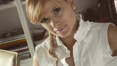 VODITELJKA SE PORODILA U KUPATILU Udala se za mlađeg, a kasnije prošla kroz pakao