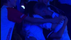 NAJEMOTIVNIJI TRENUTAK PRVENSTVA Nikola Grbić se popeo na tron Evrope, pa zaplakao u zagrljaju porodice (VIDEO)