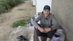 PRSTI MU AMPUTIRANI ZBOG HLADNOĆE Sabahudin sedam godina spava pod otvorenim nebom (VIDEO)