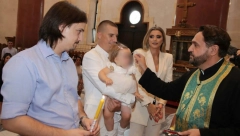 MILAN MITROVIĆ KRSTIO ĆERKU: Upriličena intimna ceremonija, kum bio sin Ace Lukasa! (FOTO)