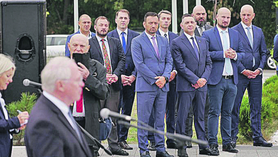 OPOZICIJA U AGONIJI Da li Amerika otopljava svoj odnos prema direktoru BIA? VULIN I HIL ZAJEDNO U PRANJANIMA!