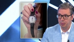 "POKLONIĆU GA PRVOJ SRPSKOJ BEBI ROĐENOJ NA KOSOVU I METOHIJI!"  Predsednik pokazao sat za koji su tvrdili da košta 520.000€ - poklon velikog prijatelja Srbije!