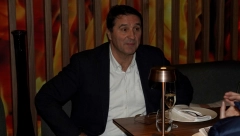 OVA PLAVUŠA JE NOVA DEVOJKA JOVANA MEMEDOVIĆA? Zaneli se na svadbi njegove ćerke, sve posmatrala njegova bivša žena