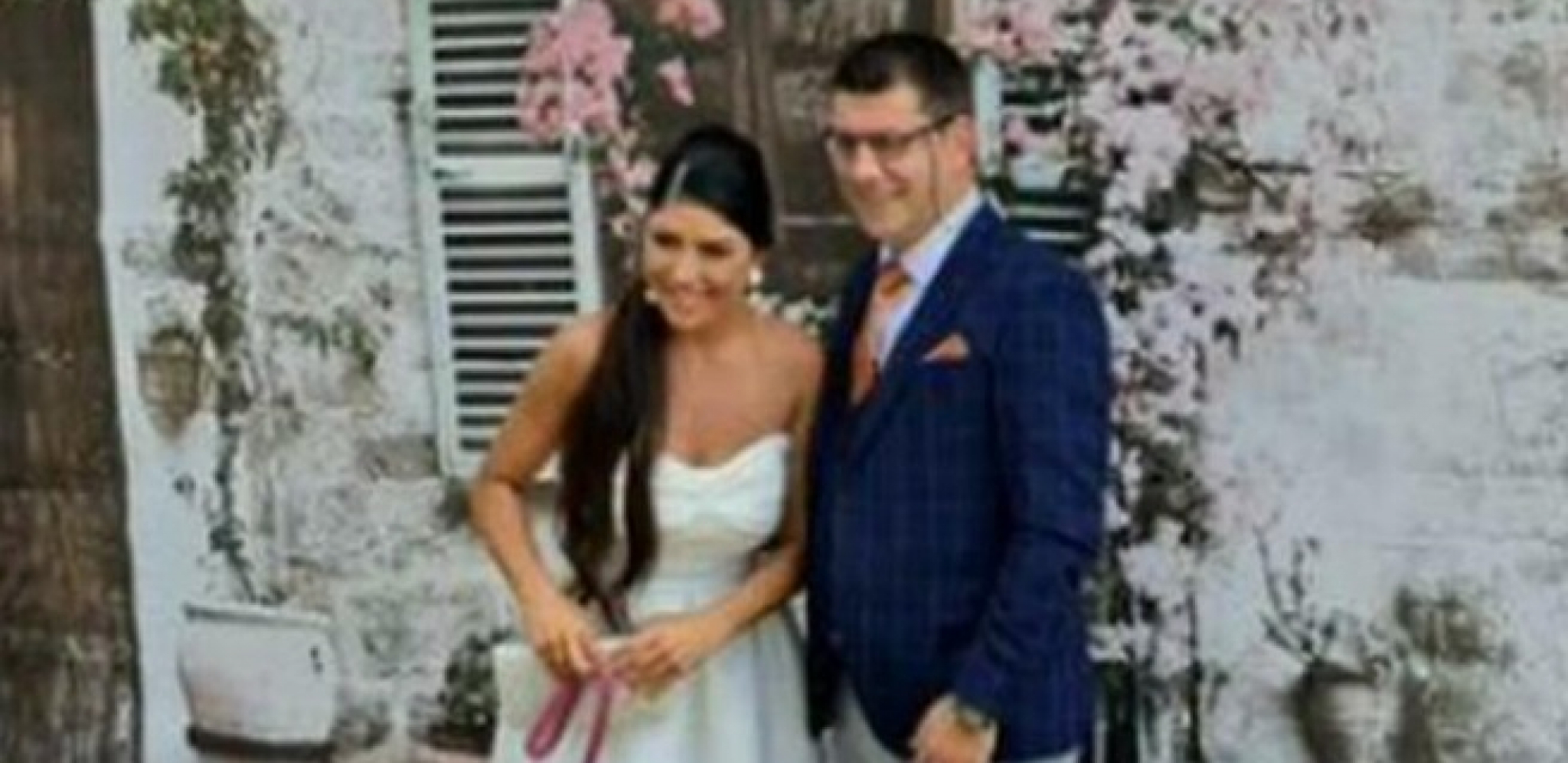 OVAKO JE BILO NA SVADBI IVANA MARINKOVIĆA Mlada blista u venčanici, a on ne skida osmeh sa lica!
