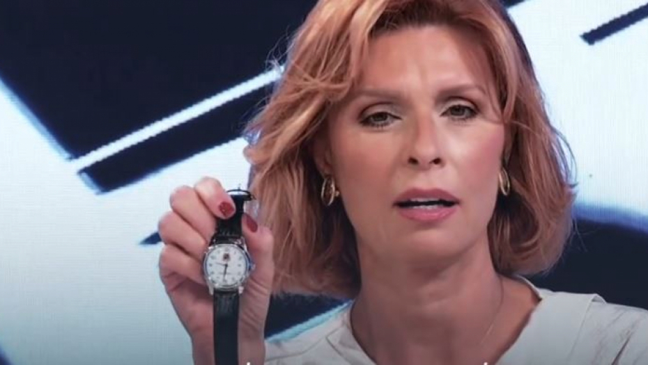 "POKLONIĆU GA PRVOM DETETU KOJE SE RODI NA KIM U 2024. GODINI" Predsednik Vučić pokazao sat koji nosi, otkrio ko mu ga je poklonio