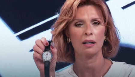 "POKLONIĆU GA PRVOM DETETU KOJE SE RODI NA KIM U 2024. GODINI" Predsednik Vučić pokazao sat koji nosi, otkrio ko mu ga je poklonio