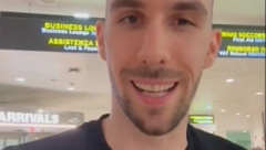 KOBRA JE U GRADU Dobić oduševio navijače Virtusa pri sletanju na aerodrom
