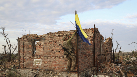 JEZIVA SCENA IZ CENTRA HARKOVA! Dve ruske rakete napravile pakao na mestu udara (VIDEO)