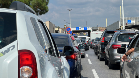 KREĆE PRAZNIČNO LUDILO Samo kroz naplatnu stanicu Beograd proći će 110.000 vozila