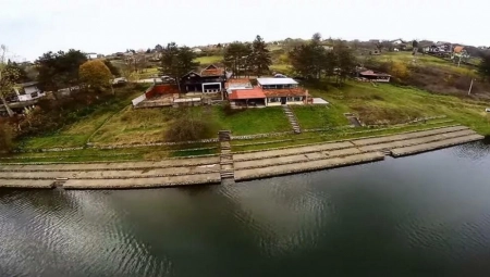 KUĆU NA JEZERU OD 120 KVADRATA MARKO DAJE ZA 43.000€: "Ljudi, nema prevare"