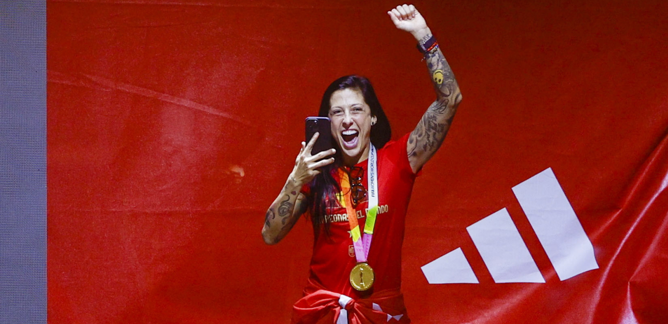 VATRENI POLJUBAC Španski nasilnik traži milion evra, skupa mu borba za nevinost, a tu su i ćerke...