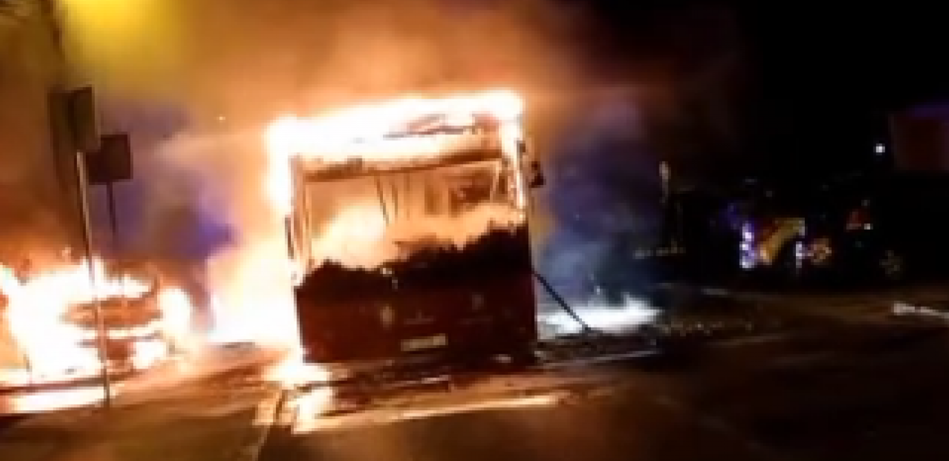 AUTOBUS 511 IZGOREO U ŽELEZNIKU Isplivao stravični snimak