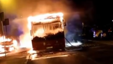 AUTOBUS 511 IZGOREO U ŽELEZNIKU Isplivao stravični snimak