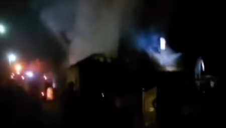 VATRA GUTA SVE PRED SOBOM Gori kuća kod Varvarina (VIDEO)