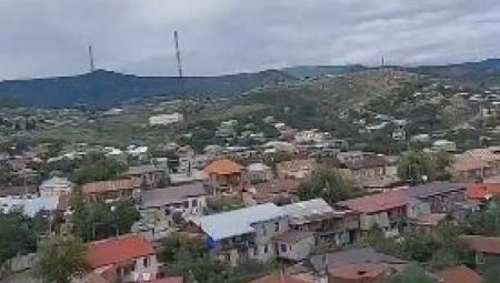"VOJNA OPERACIJA JE POKRENUTA" Eksplozije i dronovi u Nagorno-Karabahu, azerbejdžanska tehnika označena po uzoru na rusku! (VIDEO)