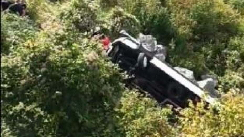 PRIVEDEN VOZAČ AUTOBUSA Nakon što je sleteo u provaliju, lekarima se žalio na jednu stvar