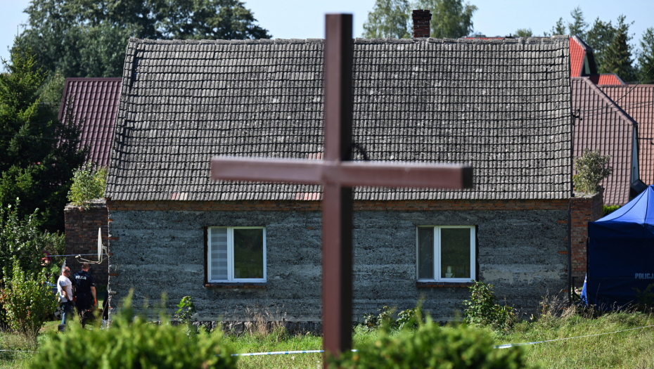 PAULINA JE OBRIJALA GLAVU DA ODBIJE DRUGE MUŠKARCE Komšije o kući horora i incesta gde su nađena tela beba
