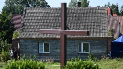 PAULINA JE OBRIJALA GLAVU DA ODBIJE DRUGE MUŠKARCE Komšije o kući horora i incesta gde su nađena tela beba