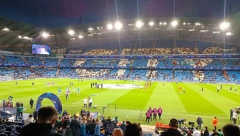 SVE SPREMNO ZA SPEKTAKL Pogledajte atmosferu sa "Etihada" pred početak utakmice Sitija i Zvezde (VIDEO)