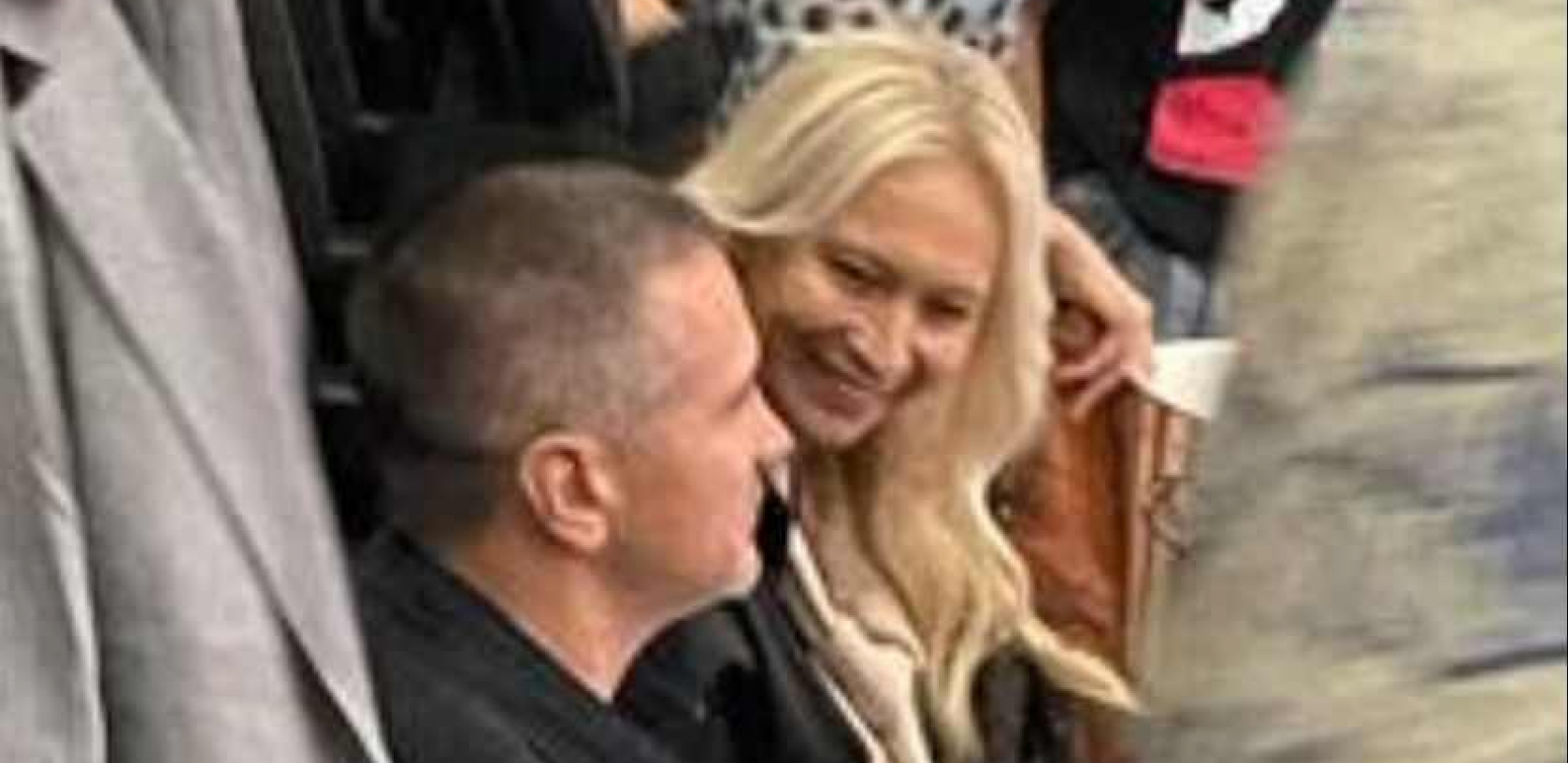ALO PAPARACO! PODRŽALA BIVŠEG ZETA Majka Ane Nikolić u društvu unuke pratila Rastinu premijeru (FOTO+VIDEO)
